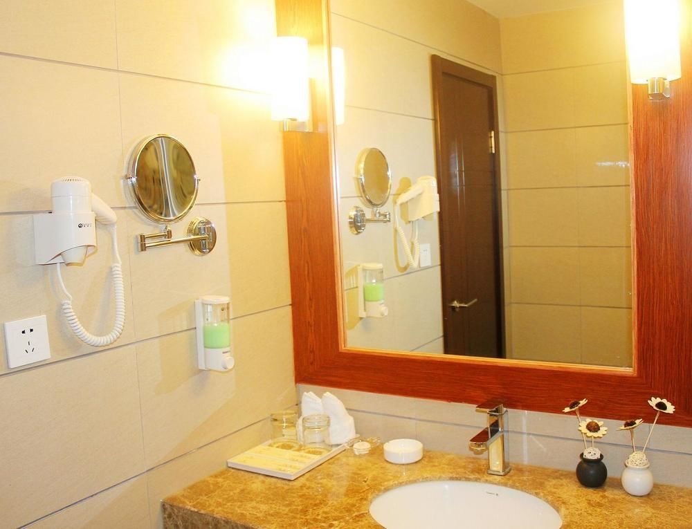 Chengdu Ronghome Hotel Esterno foto