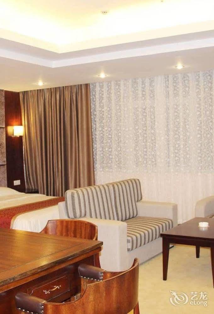 Chengdu Ronghome Hotel Esterno foto