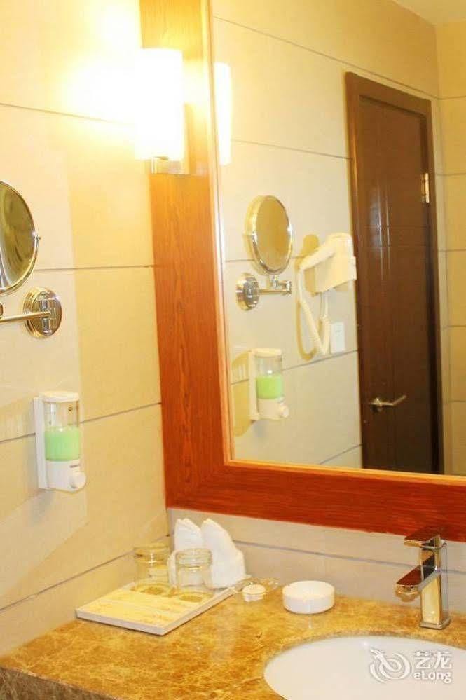 Chengdu Ronghome Hotel Esterno foto