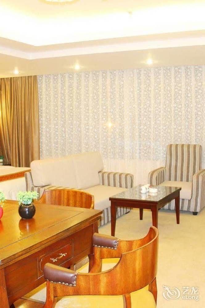 Chengdu Ronghome Hotel Esterno foto