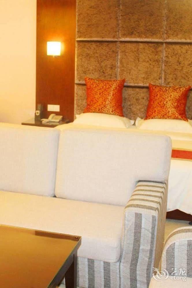 Chengdu Ronghome Hotel Esterno foto