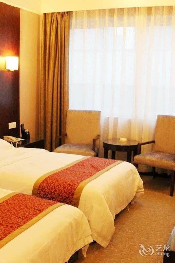 Chengdu Ronghome Hotel Esterno foto