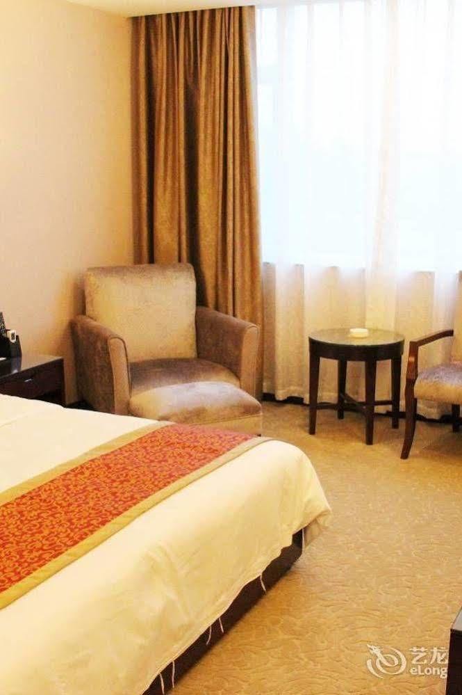 Chengdu Ronghome Hotel Esterno foto